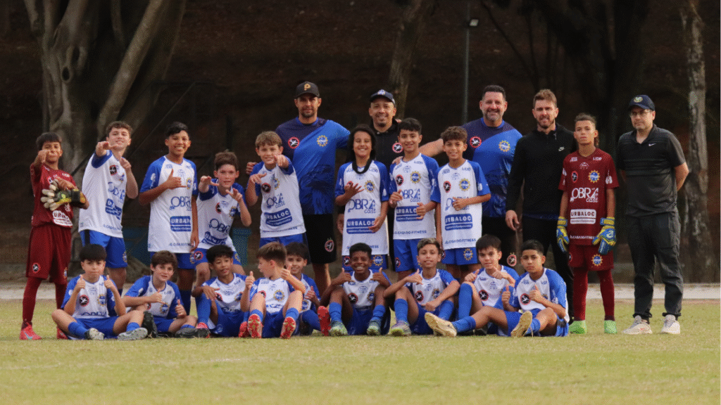 Partida de futebol entre São José Sub12 e União Mogi