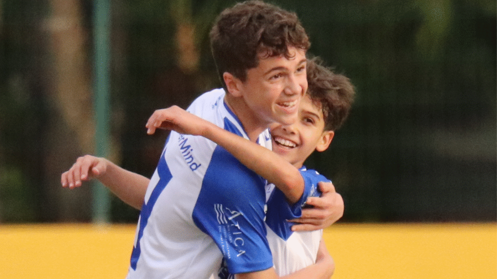 Partida de futebol entre São José Sub12 e União Mogi